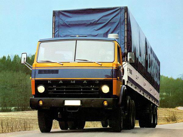 kamaz 5410 puoliperävaunulla