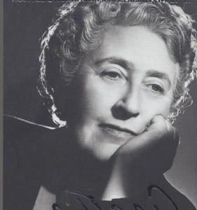 Agatha Christie elämäkerta