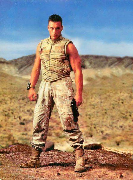 "Universal Soldier" - elokuvateatterit ja juoni