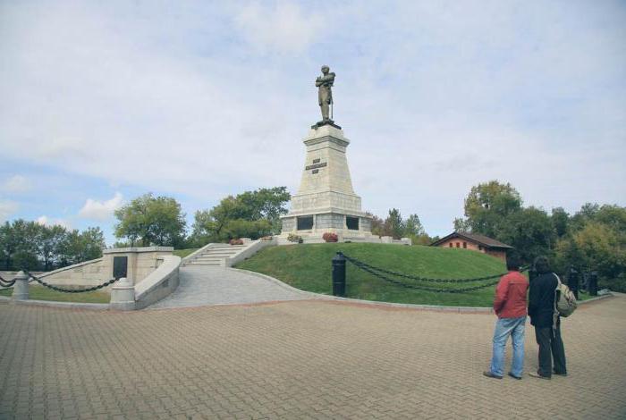 Monumentti Muravyov-Amurille Khabarovskissa: asennus, purku ja paluu