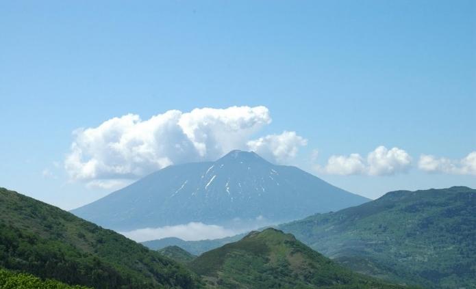 Volcano Tyatya - Kunashirin saaren palo-hengittävä vuori