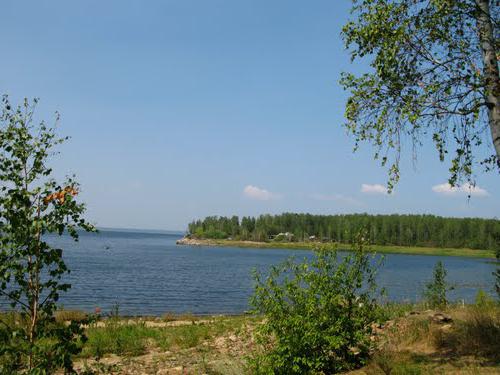 virkistyskeskus järven rannalla 