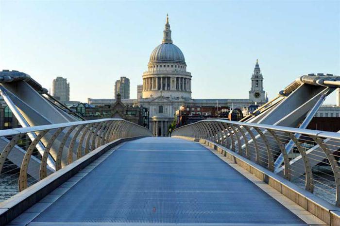 Millennium - Bridge Lontoossa: yksi uuden vuosituhannen ensimmäisistä nähtävyyksistä