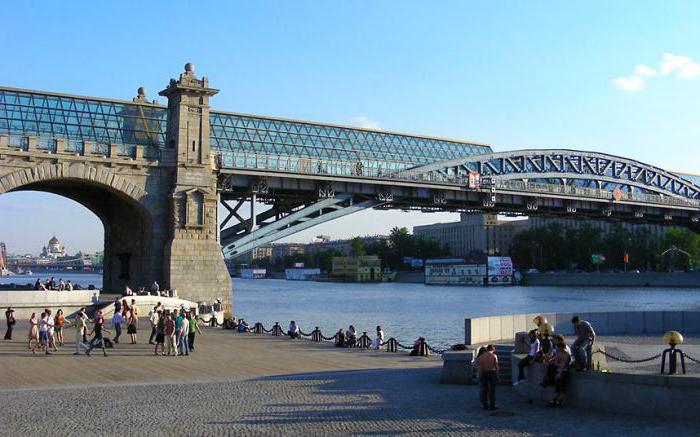 Pushkin Bridge: mikä on mielenkiintoista ja miten päästä sinne