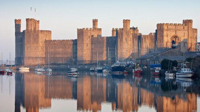 Carnarvon Castle (Wales): jos kivet voisivat puhua